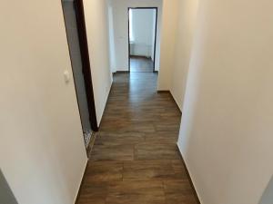 Pronájem bytu 3+1, Praha - Dubeč, náměstí U lípy svobody, 78 m2