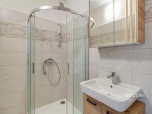 Pronájem bytu 2+kk, Praha - Kbely, Luštěnická, 54 m2