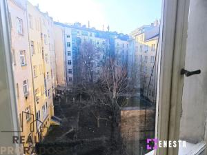 Pronájem bytu 1+kk, Praha - Nusle, náměstí Generála Kutlvašra, 27 m2