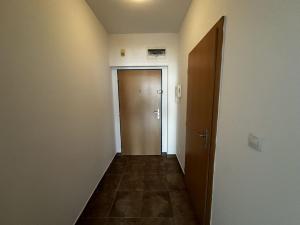 Pronájem bytu 1+kk, Praha - Řeporyje, Wiesenthalova, 36 m2