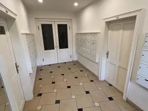 Prodej atypického bytu, Praha - Smíchov, Radlická, 60 m2