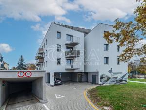 Pronájem bytu 1+kk, Praha - Hloubětín, Kbelská, 34 m2