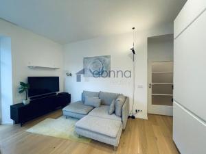 Pronájem bytu 3+kk, Praha - Podolí, Dvorecké náměstí, 81 m2