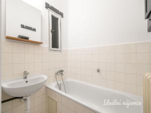 Pronájem bytu 2+kk, Praha - Bubeneč, Zelená, 44 m2