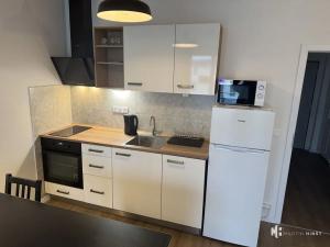 Pronájem bytu 1+kk, Praha - Hostavice, Hrabovská, 46 m2