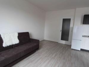 Pronájem bytu 1+kk, Praha - Vysočany, Strnadových, 34 m2