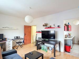 Pronájem bytu 2+kk, Praha - Strašnice, Krupská, 46 m2