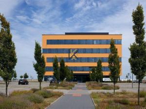 Pronájem kanceláře, Praha - Horní Počernice, Sezemická, 193 m2