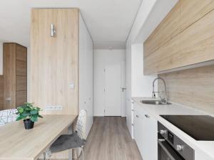 Pronájem bytu 1+kk, Praha - Záběhlice, Topolová, 31 m2