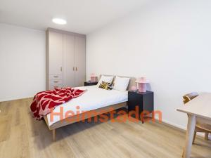 Pronájem bytu 2+kk, Praha - Holešovice, U Pergamenky, 61 m2