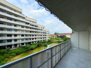 Pronájem bytu 2+kk, Praha - Strašnice, Zvěřinova, 72 m2