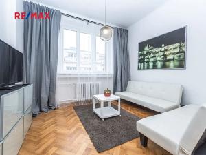 Pronájem bytu 2+kk, Praha - Holešovice, Schnirchova, 46 m2