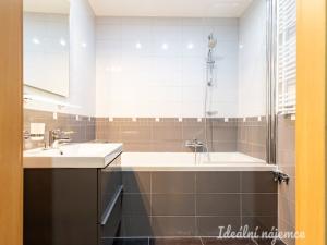 Pronájem bytu 3+kk, Praha - Bohnice, Radomská, 57 m2