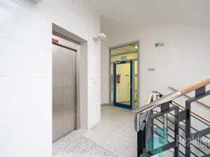 Pronájem kanceláře, České Budějovice, Pražská tř., 120 m2