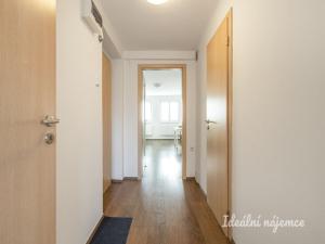 Pronájem bytu 2+kk, Praha - Prosek, Nad Krocínkou, 38 m2