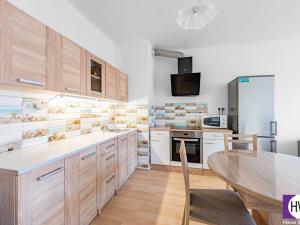 Prodej bytu 2+kk, Praha - Letňany, Hlučkova, 61 m2