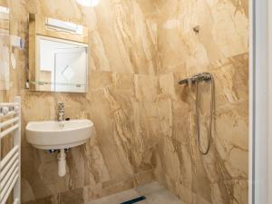 Pronájem obchodního prostoru, Brno - Husovice, Dukelská třída, 50 m2