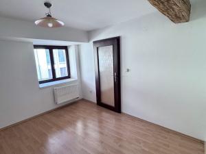 Pronájem bytu 2+kk, Chrudim - Chrudim I, Resselovo náměstí, 42 m2