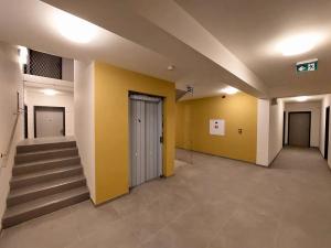 Prodej bytu 3+kk, Praha - Hostavice, Českobrodská, 70 m2