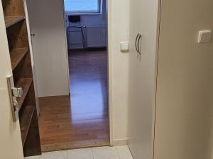 Pronájem bytu 1+kk, Praha - Kyje, Pelušková, 26 m2