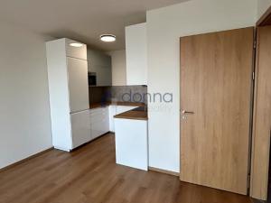 Pronájem bytu 2+kk, Praha - Vysočany, Čakovická, 63 m2