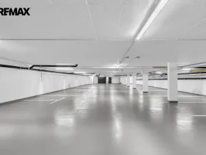 Prodej garážového stání, Hradec Králové - Pražské Předměstí, Gočárova třída, 13 m2