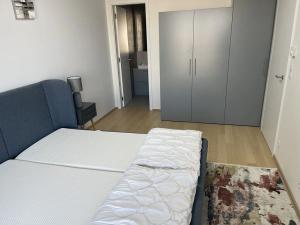 Pronájem bytu 2+kk, Praha - Holešovice, Jankovcova, 62 m2