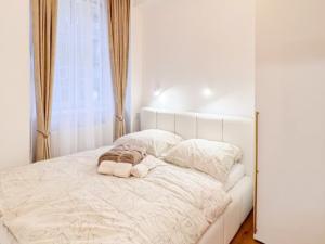 Pronájem bytu 2+kk, Praha - Nusle, Lounských, 38 m2