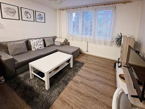 Pronájem bytu 2+kk, Praha - Zličín, Tasovská, 42 m2