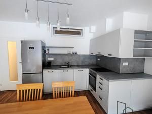 Pronájem bytu 2+kk, Praha - Vysočany, Novovysočanská, 43 m2