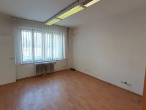 Pronájem obchodního prostoru, Kroměříž, Stoličkova, 77 m2