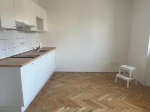 Pronájem bytu 1+kk, Praha - Bubeneč, Ve struhách, 32 m2