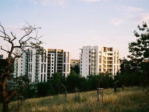 Pronájem garážového stání, Praha - Hrdlořezy, V třešňovce, 15 m2