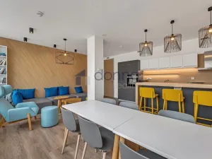 Pronájem kanceláře, Praha - Karlín, Sokolovská, 342 m2