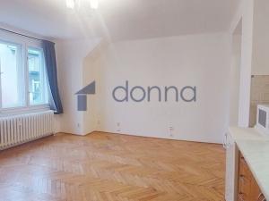 Pronájem bytu 1+kk, Praha - Vinohrady, Mikovcova, 31 m2