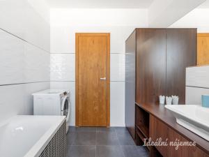 Pronájem bytu 2+kk, Praha - Zličín, Lanžhotská, 63 m2