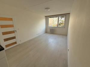 Pronájem bytu 2+kk, Praha - Řepy, Skuteckého, 43 m2