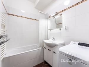 Pronájem bytu 1+kk, Praha - Modřany, Komořanská, 49 m2