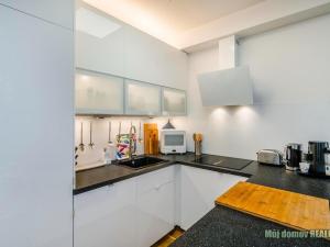 Pronájem bytu 2+kk, Praha - Prosek, Žitenická, 60 m2