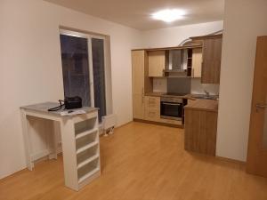 Prodej bytu 2+kk, Praha - Letňany, Chlebovická, 78 m2