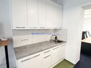 Pronájem kanceláře, Hradec Králové, třída Karla IV., 240 m2