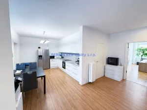 Pronájem kanceláře, Hradec Králové, třída Karla IV., 240 m2