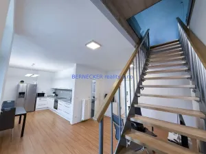 Pronájem kanceláře, Hradec Králové, třída Karla IV., 240 m2