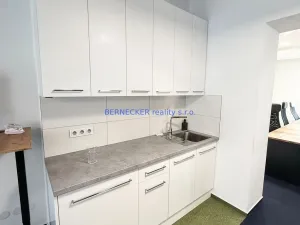 Pronájem kanceláře, Hradec Králové, třída Karla IV., 240 m2