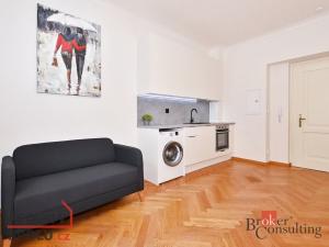 Pronájem bytu 2+kk, Praha - Vršovice, Černomořská, 32 m2