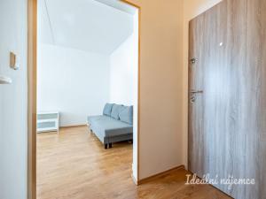 Pronájem bytu 1+kk, Praha - Troja, Sosnovecká, 28 m2