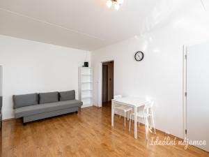 Pronájem bytu 1+kk, Praha - Troja, Sosnovecká, 28 m2