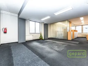 Pronájem kanceláře, Praha - Motol, Plzeňská, 653 m2