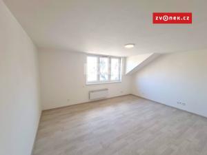 Pronájem bytu 1+kk, Zlín - Malenovice, Švermova, 30 m2