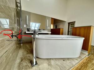 Pronájem bytu 6+kk a větší, Praha - Bubeneč, Ovenecká, 265 m2